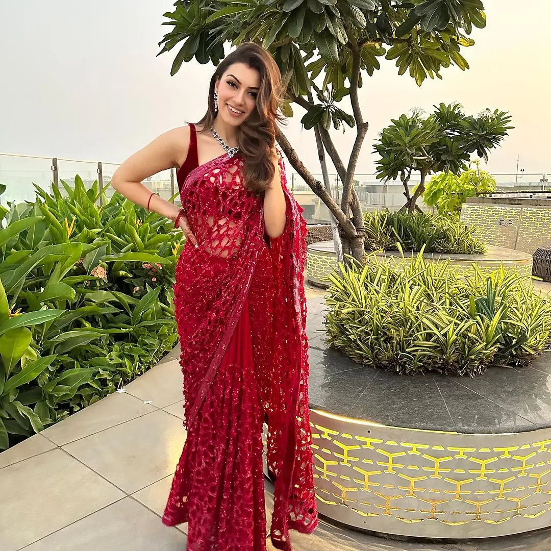 Indian Girl Hansika Motwani Red Saree Sleeveless Blouse